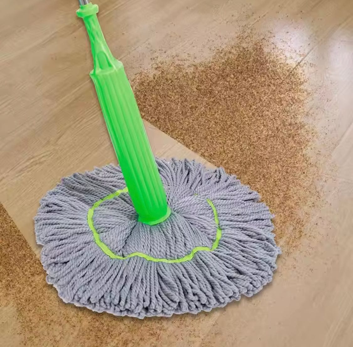 Self drying microfiber floor cleaning mop